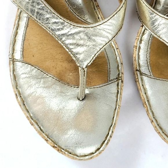 ⭐️$3/ $30⭐️ Born Leather Gold Thong Cork Wedge Cushioned Sandals Sz 39/8 - Picture 9 of 13